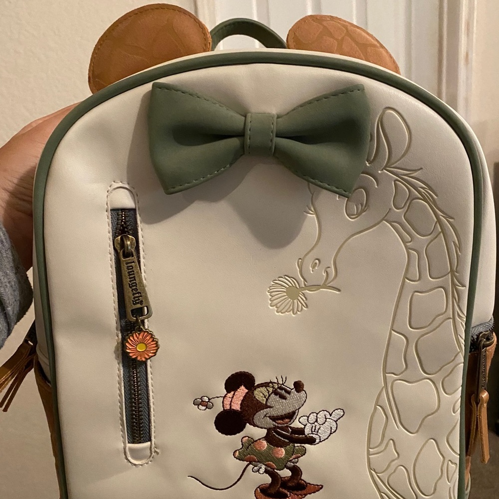 Minnie safari loungefly